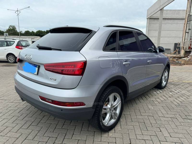 AUDI - Q3 - 2015/2016 - Prata - R$ 94.900,00