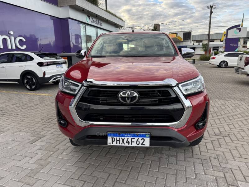 TOYOTA - HILUX - 2020/2021 - Vermelha - R$ 242.900,00