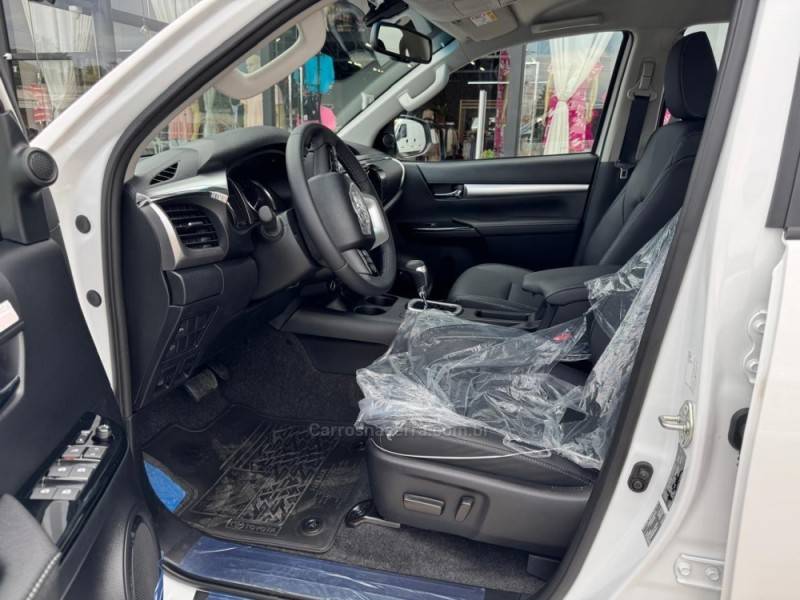 TOYOTA - HILUX - 2025/2025 - Branca - R$ 293.900,00