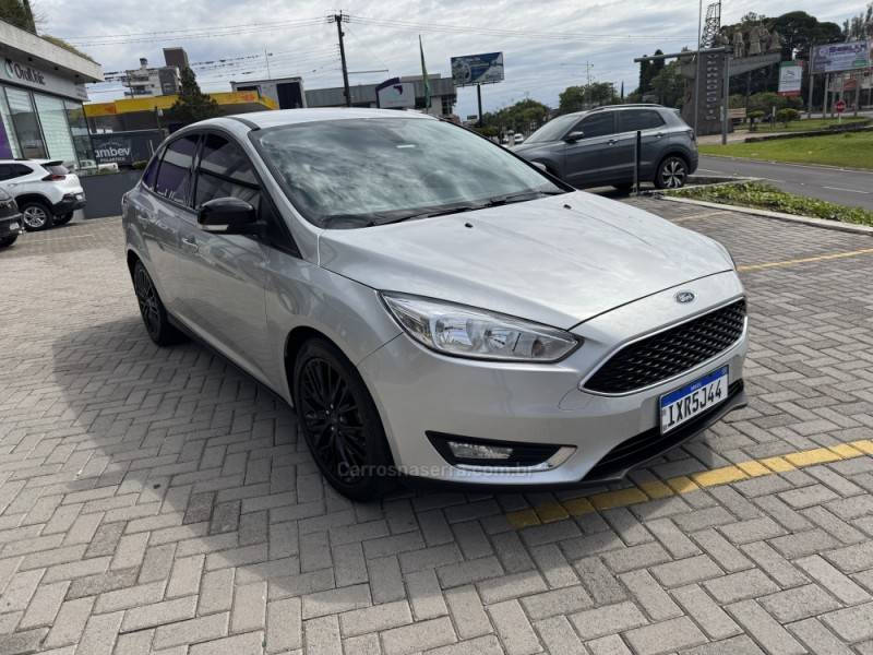 FORD - FOCUS - 2016/2016 - Prata - R$ 65.900,00