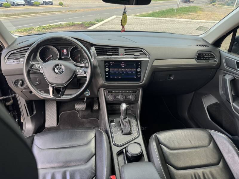 VOLKSWAGEN - TIGUAN - 2019/2019 - Preta - R$ 120.000,00