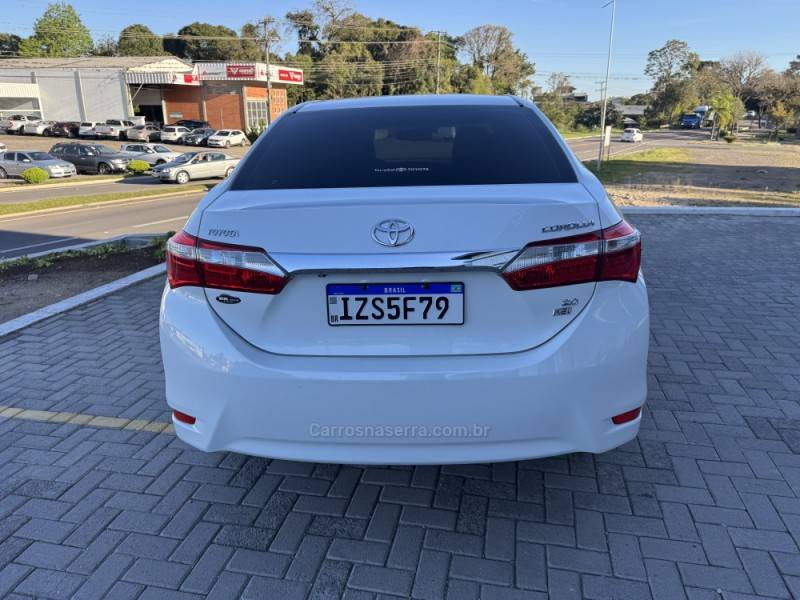 TOYOTA - COROLLA - 2015/2016 - Branca - R$ 89.900,00