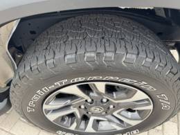 TOYOTA - HILUX SW4 - 2023/2024 - Branca - R$ 388.000,00