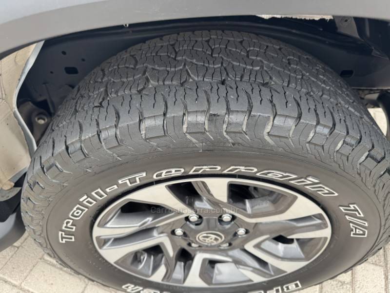 TOYOTA - HILUX SW4 - 2023/2024 - Branca - R$ 388.000,00