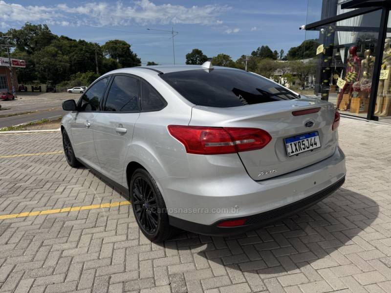 FORD - FOCUS - 2016/2016 - Prata - R$ 65.900,00