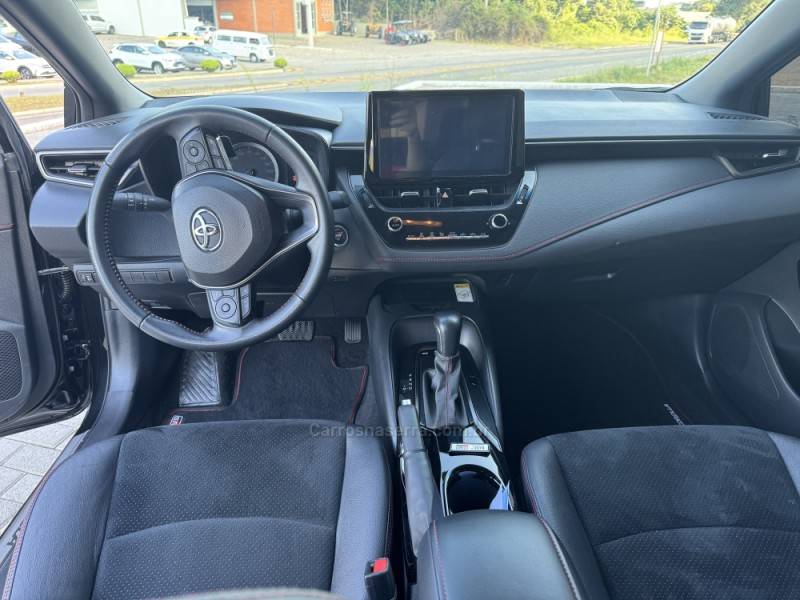 TOYOTA - COROLLA - 2022/2023 - Preta - R$ 139.900,00