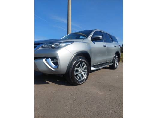 TOYOTA - HILUX SW4 - 2020/2020 - Prata - R$ 255.000,00
