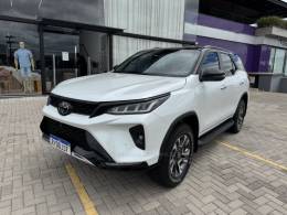 TOYOTA - HILUX SW4 - 2023/2024 - Branca - R$ 388.000,00