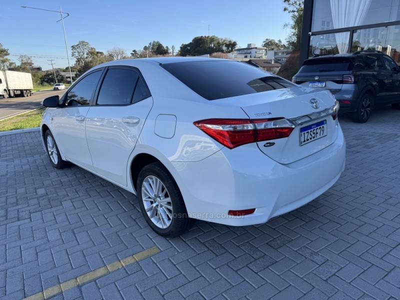 TOYOTA - COROLLA - 2015/2016 - Branca - R$ 89.900,00