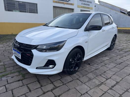 CHEVROLET - ONIX - 2020/2021 - Branca - R$ 79.900,00