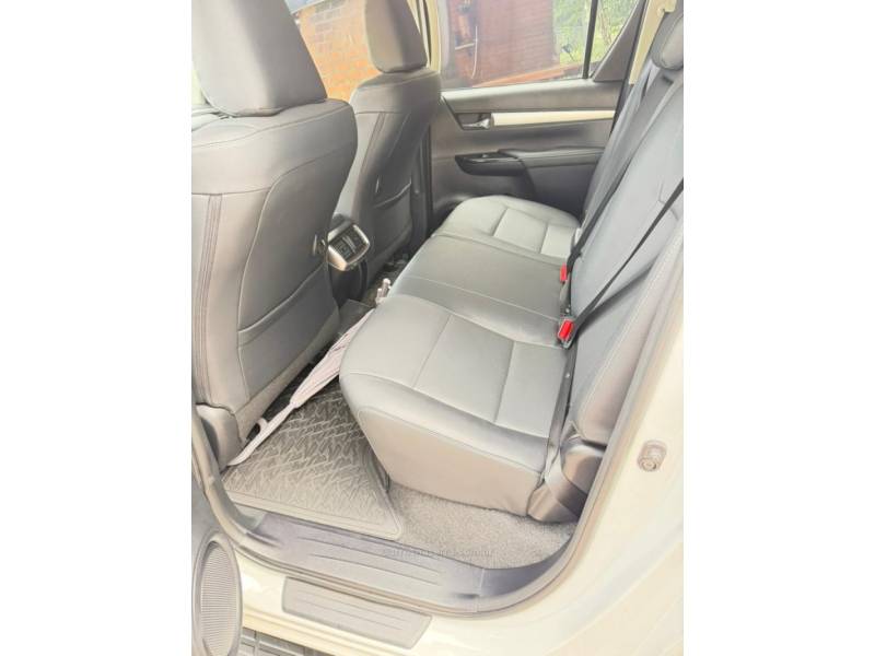 TOYOTA - HILUX - 2024/2024 - Branca - R$ 295.900,00