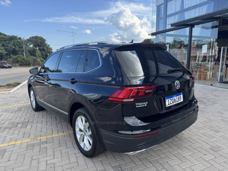 VOLKSWAGEN - TIGUAN - 2019/2019 - Preta - R$ 120.000,00
