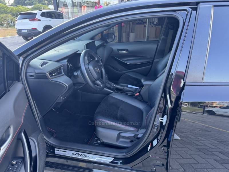 TOYOTA - COROLLA - 2022/2023 - Preta - R$ 139.900,00