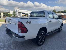 TOYOTA - HILUX - 2024/2024 - Branca - R$ 265.900,00