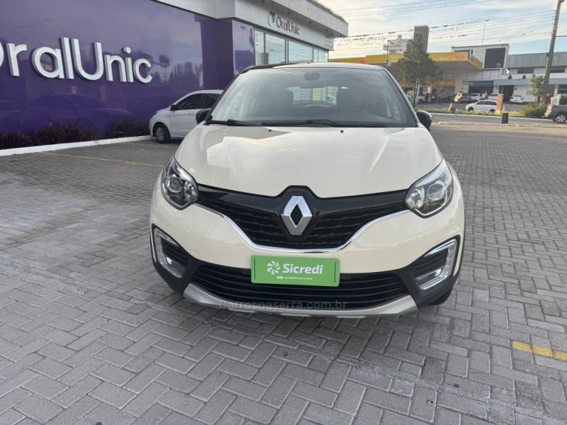 RENAULT - CAPTUR - 2020/2020 - Bege - R$ 81.900,00