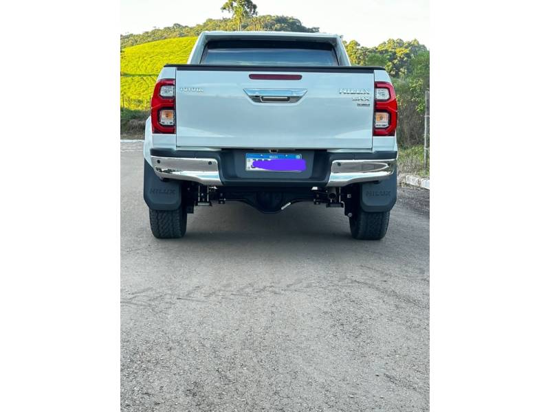 TOYOTA - HILUX - 2024/2024 - Branca - R$ 295.900,00