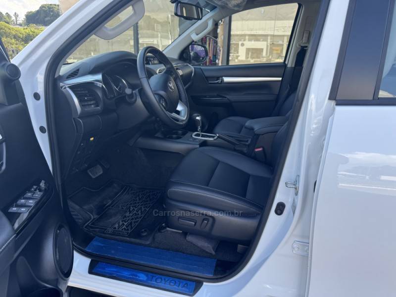 TOYOTA - HILUX - 2024/2024 - Branca - R$ 265.900,00