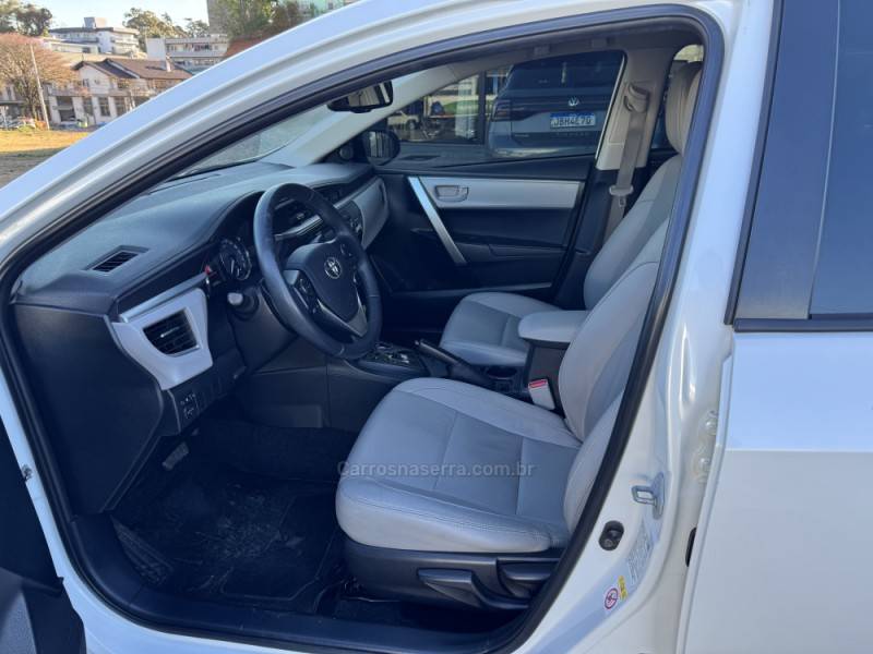 TOYOTA - COROLLA - 2015/2016 - Branca - R$ 89.900,00