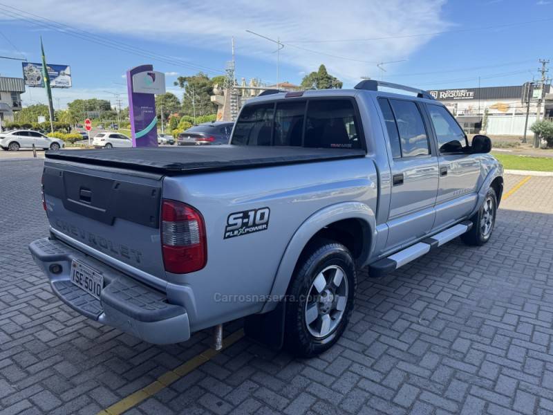 CHEVROLET - S10 - 2010/2011 - Prata - R$ 71.900,00