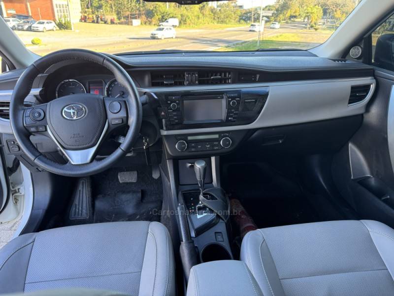 TOYOTA - COROLLA - 2015/2016 - Branca - R$ 89.900,00