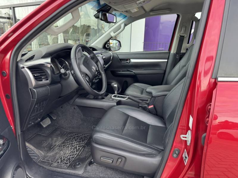 TOYOTA - HILUX - 2020/2021 - Vermelha - R$ 242.900,00