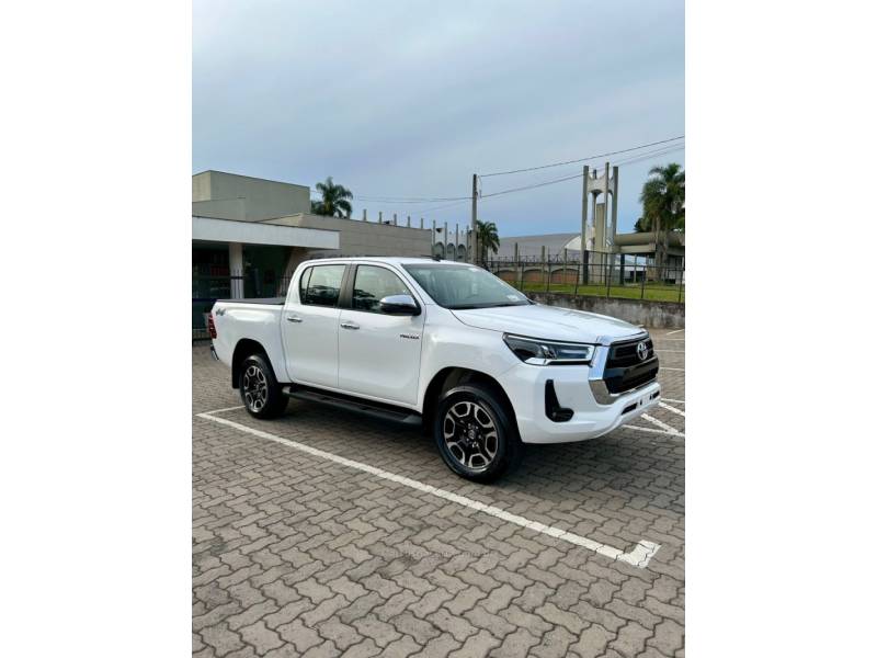 TOYOTA - HILUX - 2024/2025 - Branca - Sob Consulta