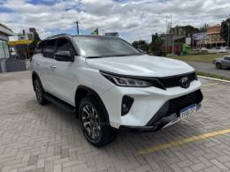 TOYOTA - HILUX SW4 - 2023/2024 - Branca - R$ 388.000,00