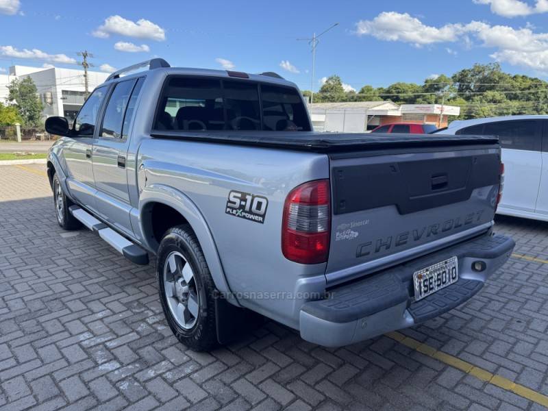 CHEVROLET - S10 - 2010/2011 - Prata - R$ 71.900,00