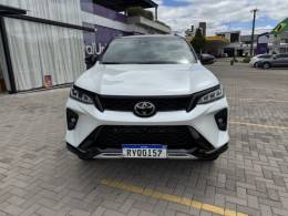 TOYOTA - HILUX SW4 - 2023/2024 - Branca - R$ 388.000,00