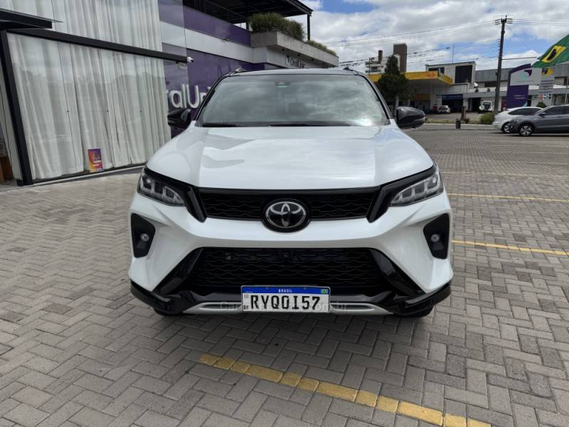 TOYOTA - HILUX SW4 - 2023/2024 - Branca - R$ 388.000,00