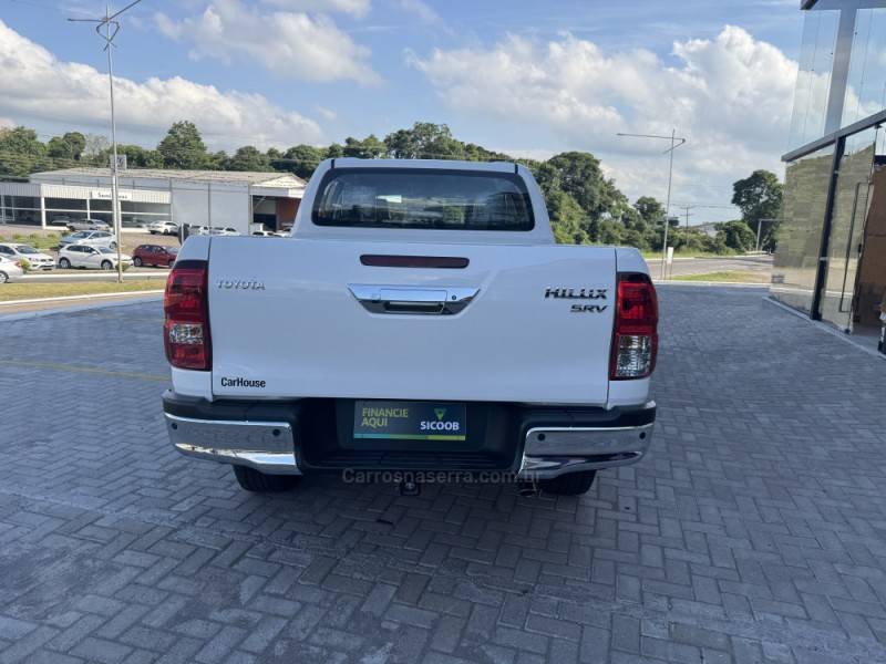 TOYOTA - HILUX - 2024/2024 - Branca - R$ 265.900,00